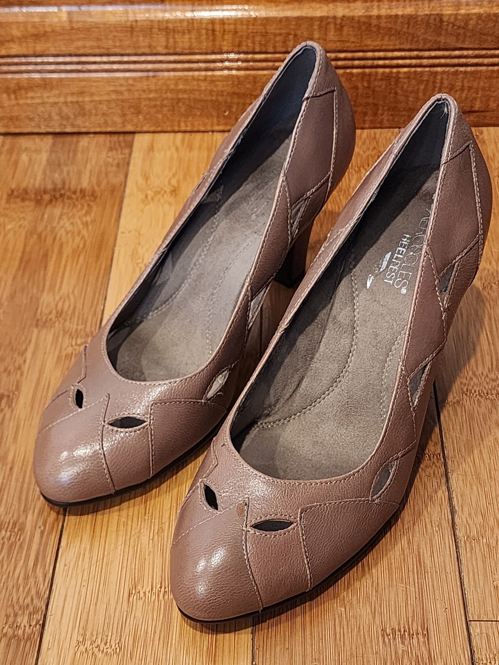 AEROSOLES Taupe Brown Leather Cutout Low Heel Pumps
